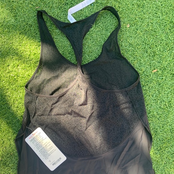 NWT Lululemon Twist and Train tank - Picture 3 of 4